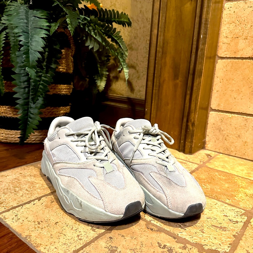 Gray Yeezy 700 Size 11